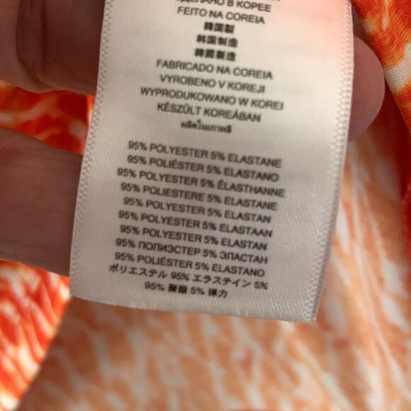 Michael Kors Size Medium three-quarter sleeve top.  Orange & white v-neck - Picture 5 of 9